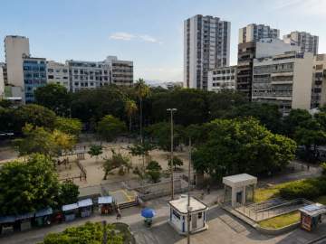 Imperdível - Apartamento a venda/locaçao bairro Tijuca com três quartos e vaga, Praça Afonso Pena - AMAP30292