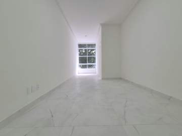 Apartamento reformado à venda em Copacabana, três quartos, sendo um suite, rua transversal. Posto 4 - AMAP30301