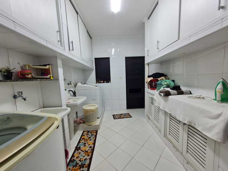 Conheça 20230929_173857 do imóvel - Vende sobrado em excelente localização no bairro Cerâmica em São Caetano do Sul, com três suítes e vaga para quatro carros, amplo salão de festas e churrasqueira com linda vista do bairro. - GJEK226 - 9 20230929_173857 - 9