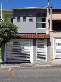 Ótima localização - Vende amplo sobrado no bairro Cerâmica de 325 metros quadrados com 03 suítes, 06 vagas de garagem, salão para festas e em excelente localização! - GJEK277