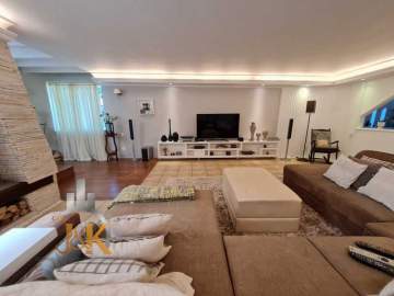 Ótima localização - Vende lindo sobrado no bairro mais charmoso e valorizado do município de São Caetano do Sul!More em uma região bem arborizada, tranquila e ao som dos cantos dos pássaros! - GJEK281