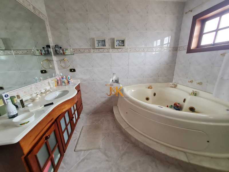 Conheça Picsart_22-09-13_08-42-40-818 do imóvel - Vende lindo sobrado no bairro Jardim São Caetano em São Caetano do Sul com 349m2 de área construída, 04 suítes, 01 antessala, piscina, churrasqueira, 04 vagas na garagem. - GJEL287 - 18 Picsart_22-09-13_08-42-40-818 - 18