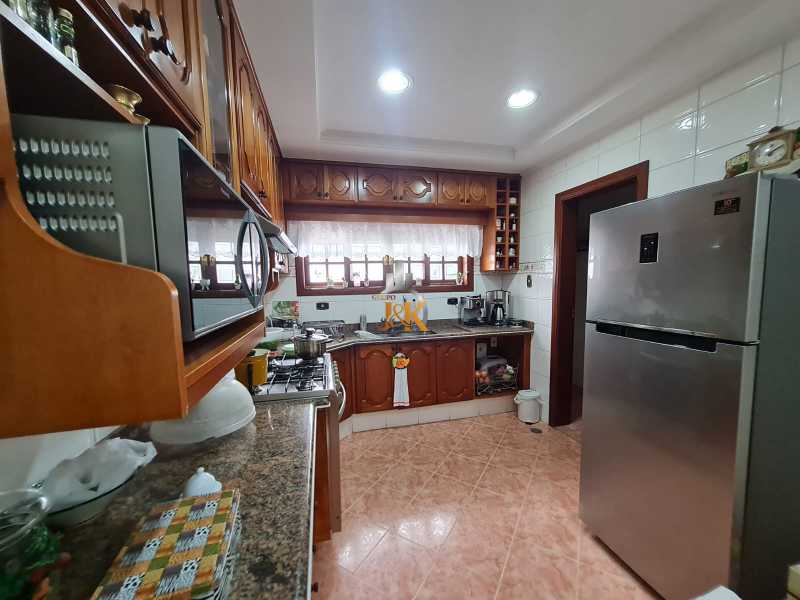Conheça Picsart_22-09-13_08-23-14-196 do imóvel - Vende lindo sobrado no bairro Jardim São Caetano em São Caetano do Sul com 349m2 de área construída, 04 suítes, 01 antessala, piscina, churrasqueira, 04 vagas na garagem. - GJEL287 - 10 Picsart_22-09-13_08-23-14-196 - 10
