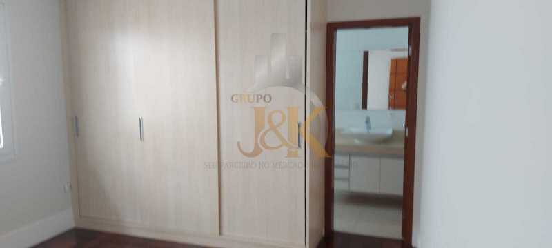 Conheça IMG-20221026-WA0092 do imóvel - Vende lindo sobrado no condomínio fechado de alto padrão do Espaço Cerâmica, local mais valorizado de São Caetano do Sul! O imóvel possui 480m2, 04 suítes, piscina e espaço gourmet com churrasqueira - ROJMK103 - 19 IMG-20221026-WA0092 - 19