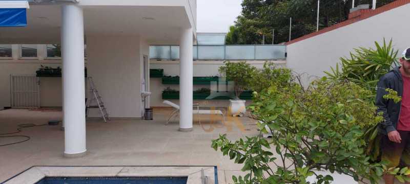 Conheça IMG-20221026-WA0057 do imóvel - Vende lindo sobrado no condomínio fechado de alto padrão do Espaço Cerâmica, local mais valorizado de São Caetano do Sul! O imóvel possui 480m2, 04 suítes, piscina e espaço gourmet com churrasqueira - ROJMK103 - 25 IMG-20221026-WA0057 - 25