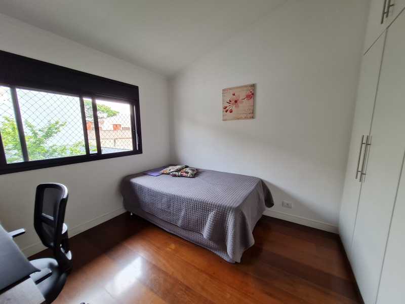 Conheça 20231027_143819-min do imóvel - Lindo sobrado com 261m2 de área construída, 03 dormitórios, sendo 01 suíte, piscina, churrasqueira, ampla copa/cozinha com conceito aberto, jardim, lavanderia, sótão aberto e iluminado, salão de jogos e garagem com duplo portão automático para 05 carros. - GJEK321 - 13 20231027_143819-min - 13