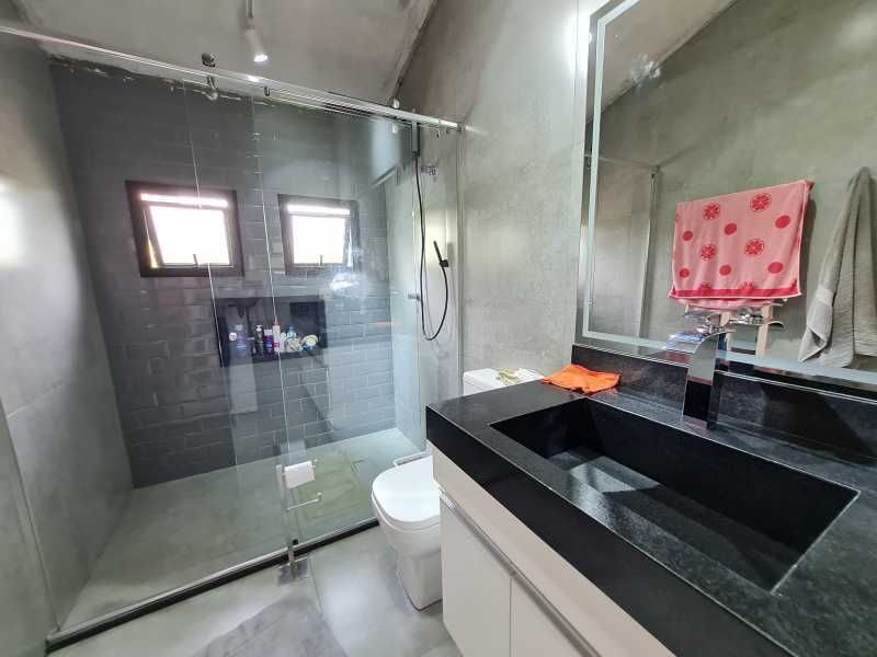 Conheça 20231027_144838-min do imóvel - Lindo sobrado com 261m2 de área construída, 03 dormitórios, sendo 01 suíte, piscina, churrasqueira, ampla copa/cozinha com conceito aberto, jardim, lavanderia, sótão aberto e iluminado, salão de jogos e garagem com duplo portão automático para 05 carros. - GJEK321 - 23 20231027_144838-min - 23