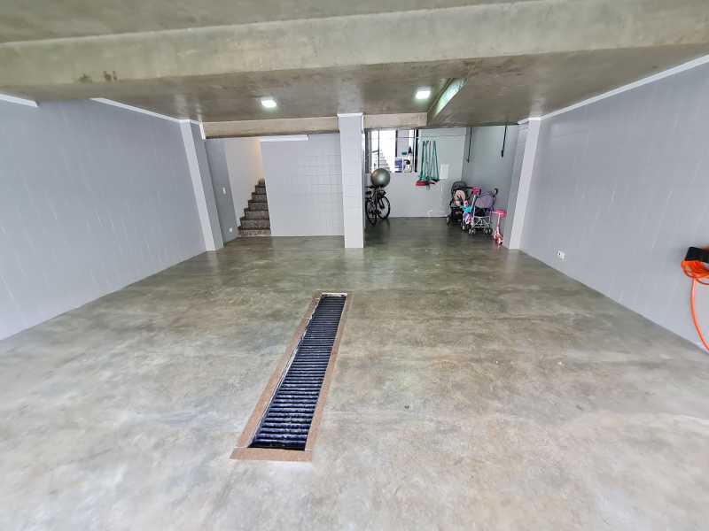 Conheça 20231027_145626-min do imóvel - Lindo sobrado com 261m2 de área construída, 03 dormitórios, sendo 01 suíte, piscina, churrasqueira, ampla copa/cozinha com conceito aberto, jardim, lavanderia, sótão aberto e iluminado, salão de jogos e garagem com duplo portão automático para 05 carros. - GJEK321 - 26 20231027_145626-min - 26