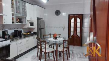 Imperdível - Vende sobrado em São Caetano do Sul com 151m2 de área construída, sendo 03 dormitórios (02 suítes), garagem coberta para 02 carros, quintal com churrasqueira - GJEK331