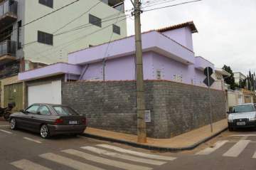 Casa para alugar Centro, Campos Gerais - R$ 2.000 - MTCA00438