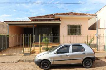 Casa para alugar Centro, Campos Gerais - R$ 1.350 - MTCA00445