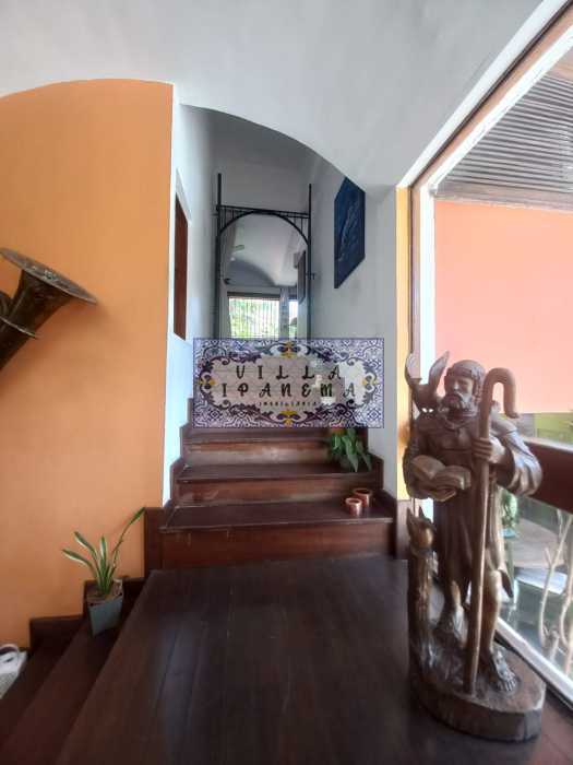 Conheça WhatsApp Image 2023-09-29 at 0 do imóvel - ITANHANGÁ I CASA DUPLEX I 750 M² I VARANDA I 4 QTS I 3 BANHS I PISCINA E GARAGEM - 0030ELIENE - 16 WhatsApp Image 2023-09-29 at 0 - 16