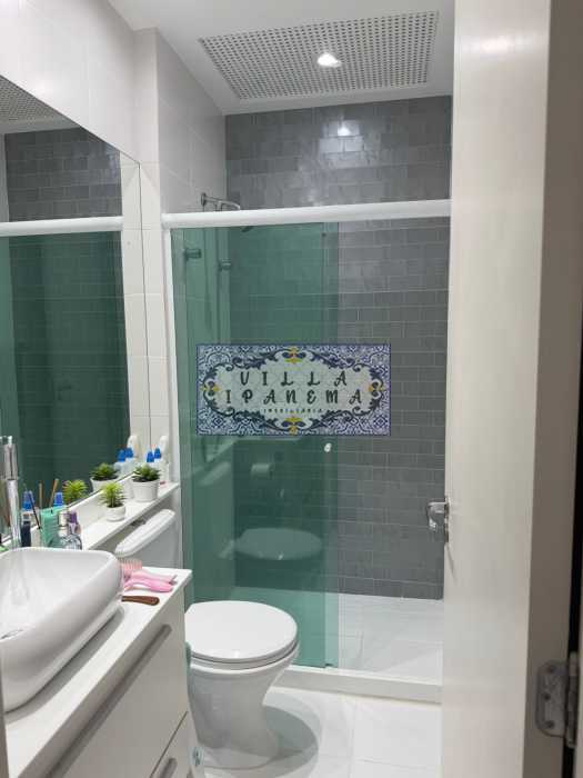 3E68E3CF-D59B-4060-887E-FC464A - 32