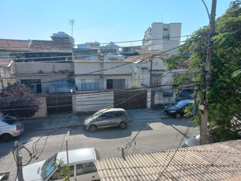 Ótima localização - CASA COM VARANDA E QUINTAL - OLCA20010