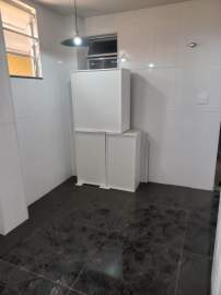 Ótima localização - Excelente casa de 2 quartos com varanda. - OLAP20106