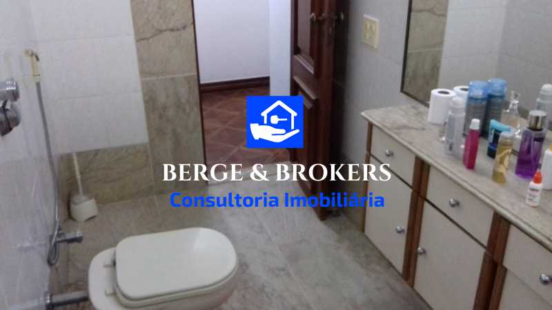 Banheiro social amplo - 14