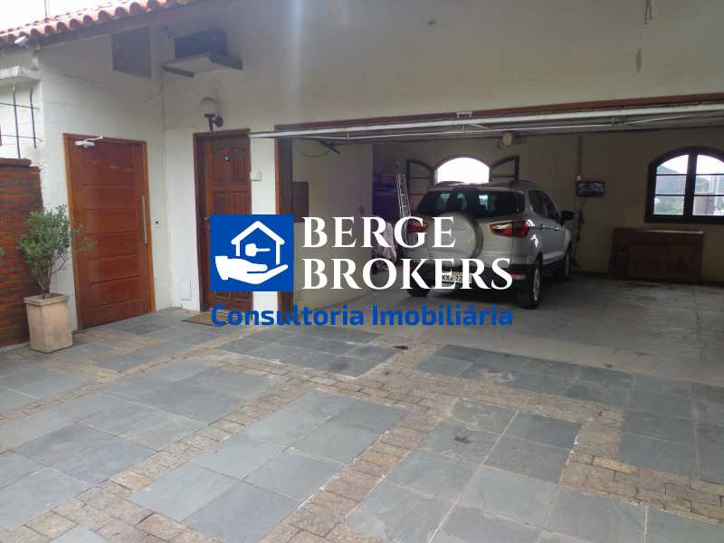 Entrada e Garagem 01 - 24