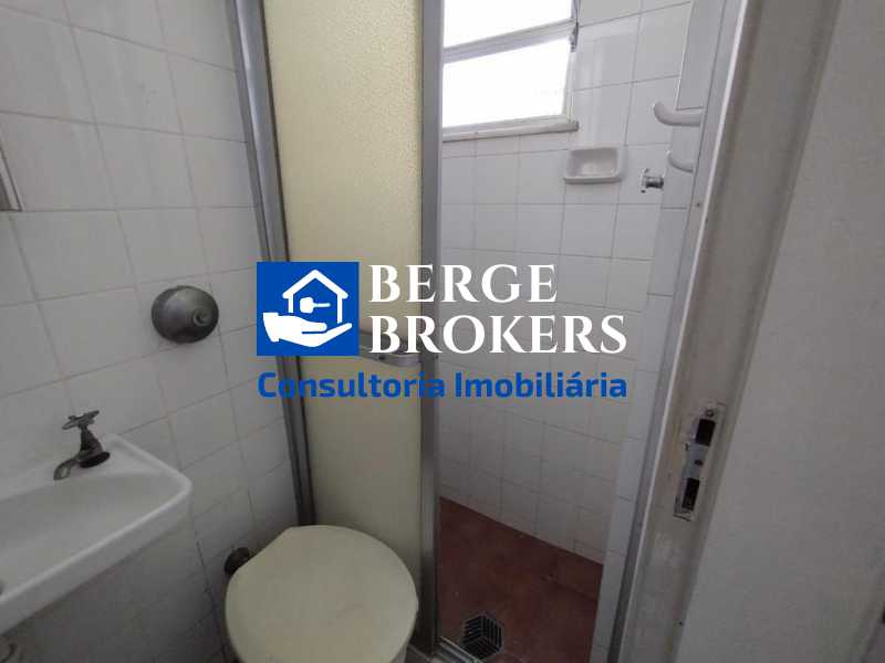 BANHEIRO DE SERVIÇO - 23