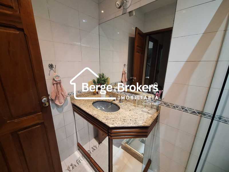 BANHEIRO SOCIAL - 13