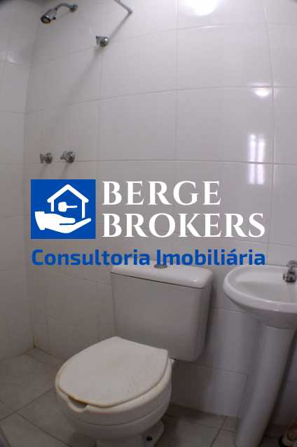 Banheiro de serviços - 25