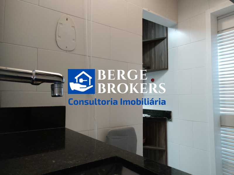 ÁREA DE SERVIÇO - 64