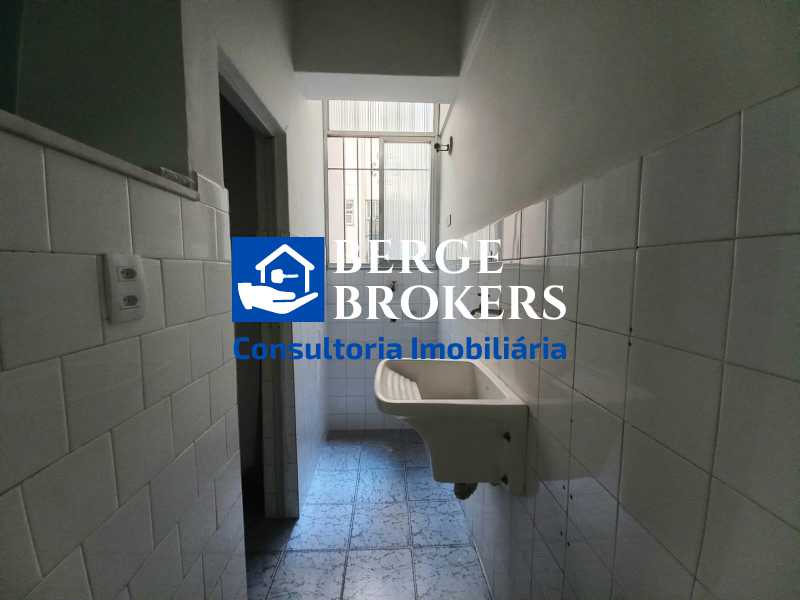 ÁREA DE SERVIÇO - 18