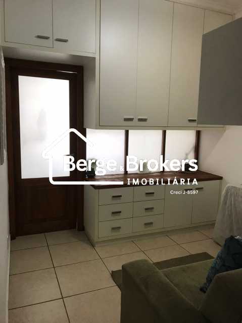 SALA - 9