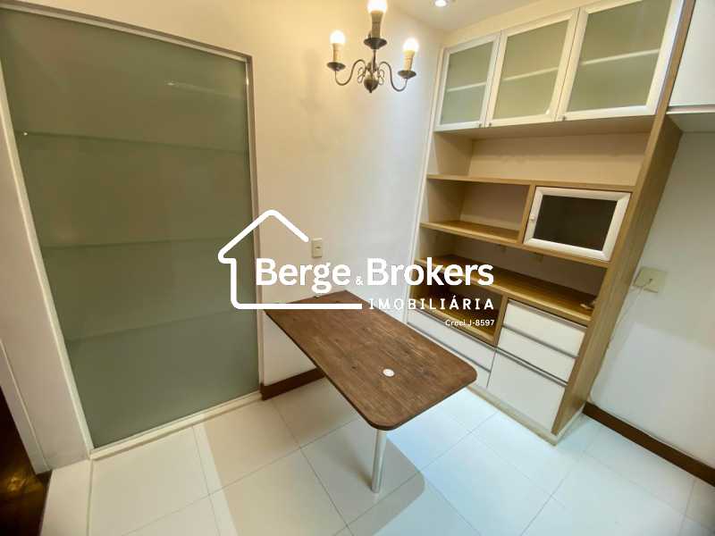 Conheça copa cozinha do imóvel - Apartamento à venda Rua Carlos Gois, Leblon, Rio de Janeiro - R$ 6.000.000 - RJAP30642 - 28 copa cozinha - 28