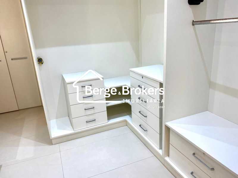 Conheça closet do imóvel - Apartamento à venda Rua Carlos Gois, Leblon, Rio de Janeiro - R$ 6.000.000 - RJAP30642 - 40 closet - 40