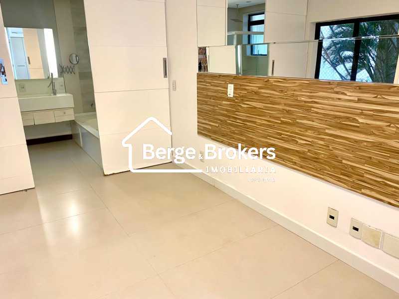 Conheça quarto suíte2 do imóvel - Apartamento à venda Rua Carlos Gois, Leblon, Rio de Janeiro - R$ 6.000.000 - RJAP30642 - 50 quarto suíte2 - 50