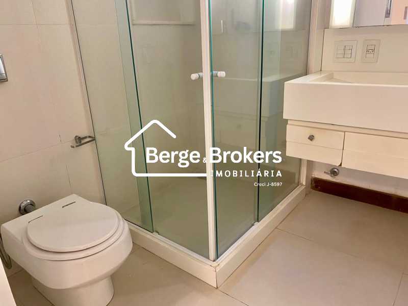 Conheça banheiro suíte do imóvel - Apartamento à venda Rua Carlos Gois, Leblon, Rio de Janeiro - R$ 6.000.000 - RJAP30642 - 56 banheiro suíte - 56