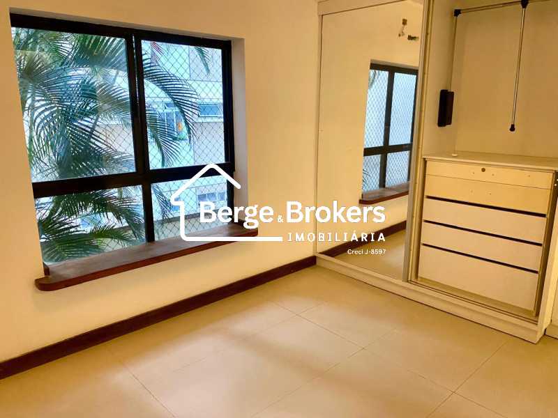 Conheça quarto3 do imóvel - Apartamento à venda Rua Carlos Gois, Leblon, Rio de Janeiro - R$ 6.000.000 - RJAP30642 - 64 quarto3 - 64