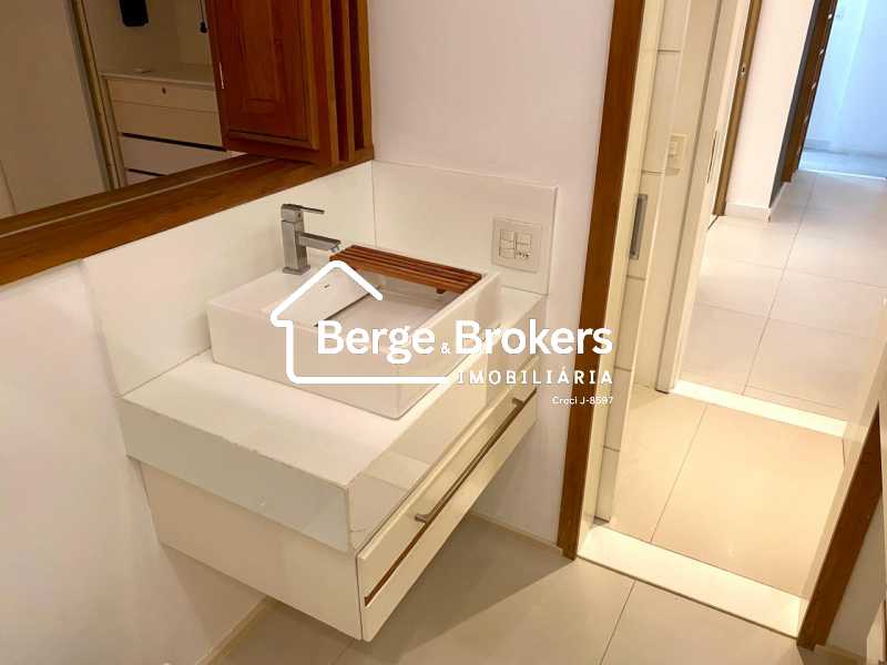 Conheça banheirosuíte do imóvel - Apartamento à venda Rua Carlos Gois, Leblon, Rio de Janeiro - R$ 6.000.000 - RJAP30642 - 71 banheirosuíte - 71