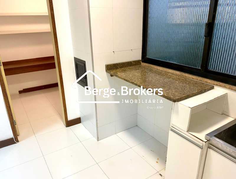 Conheça área de serviço do imóvel - Apartamento à venda Rua Carlos Gois, Leblon, Rio de Janeiro - R$ 6.000.000 - RJAP30642 - 74 área de serviço - 74
