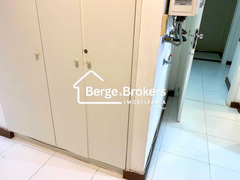 Conheça quarto dependência1 do imóvel - Apartamento à venda Rua Carlos Gois, Leblon, Rio de Janeiro - R$ 6.000.000 - RJAP30642 - 82 quarto dependência1 - 82