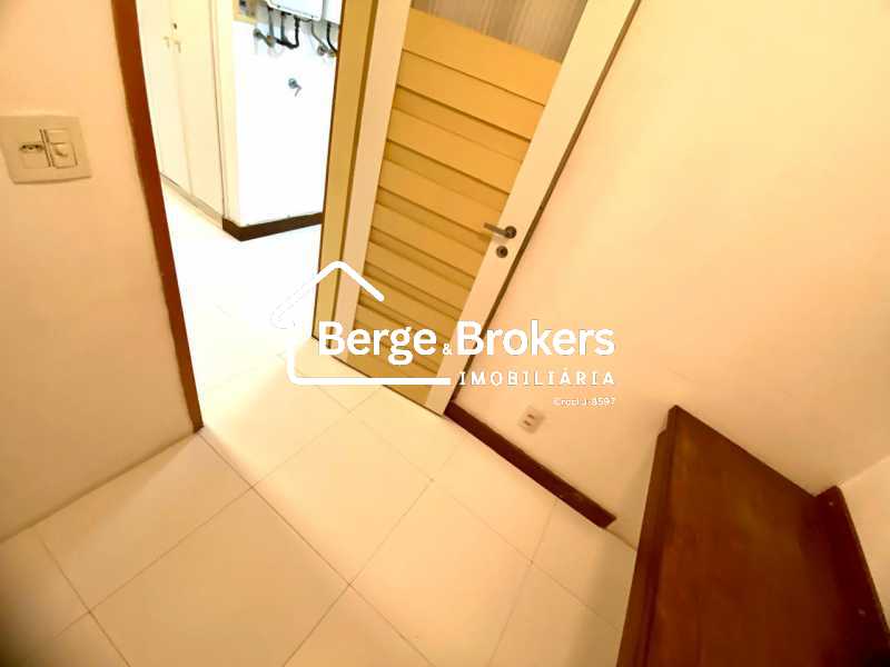 Conheça quarto dependência2 do imóvel - Apartamento à venda Rua Carlos Gois, Leblon, Rio de Janeiro - R$ 6.000.000 - RJAP30642 - 80 quarto dependência2 - 80
