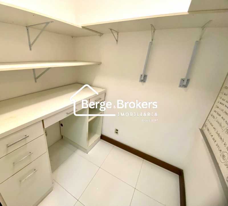 Conheça quarto dependência1 do imóvel - Apartamento à venda Rua Carlos Gois, Leblon, Rio de Janeiro - R$ 6.000.000 - RJAP30642 - 83 quarto dependência1 - 83