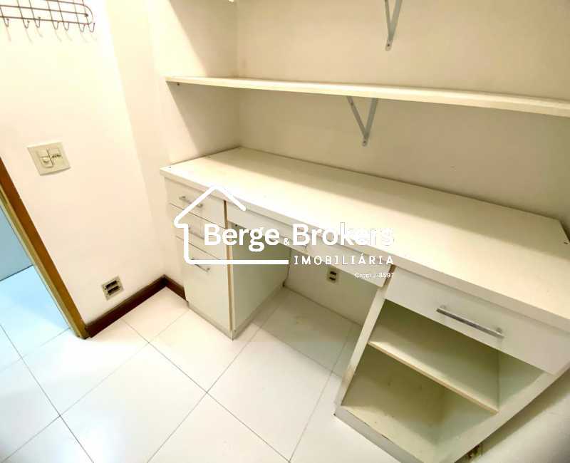 Conheça quarto dependência 1 do imóvel - Apartamento à venda Rua Carlos Gois, Leblon, Rio de Janeiro - R$ 6.000.000 - RJAP30642 - 84 quarto dependência 1 - 84