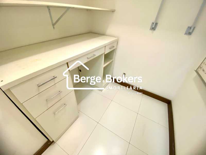 Conheça quarto dependência1 do imóvel - Apartamento à venda Rua Carlos Gois, Leblon, Rio de Janeiro - R$ 6.000.000 - RJAP30642 - 85 quarto dependência1 - 85