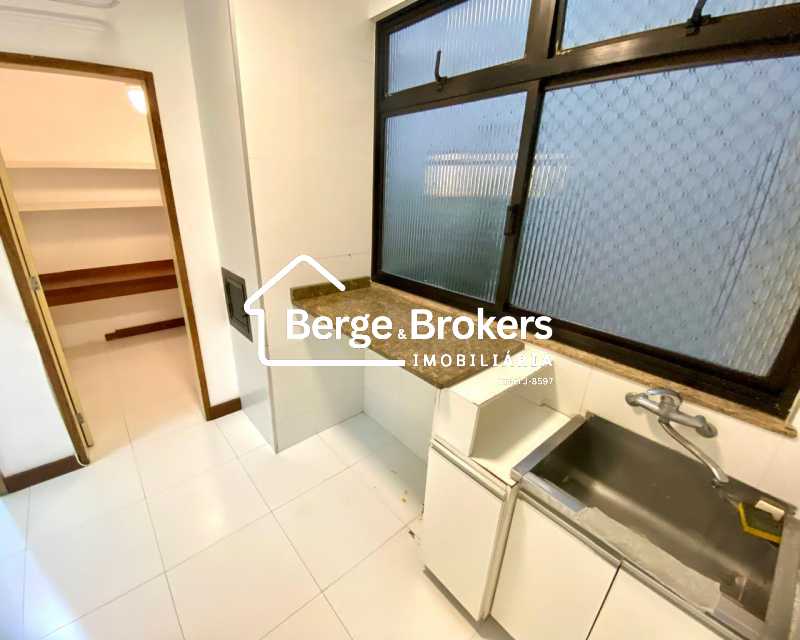 Conheça área de serviço do imóvel - Apartamento à venda Rua Carlos Gois, Leblon, Rio de Janeiro - R$ 6.000.000 - RJAP30642 - 88 área de serviço - 88