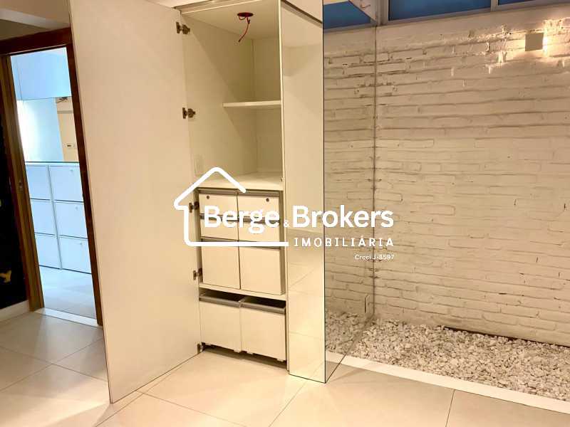 Conheça WhatsApp Image 2024-09-24 at 1 do imóvel - Apartamento à venda Rua Carlos Gois, Leblon, Rio de Janeiro - R$ 6.000.000 - RJAP30642 - 90 WhatsApp Image 2024-09-24 at 1 - 90