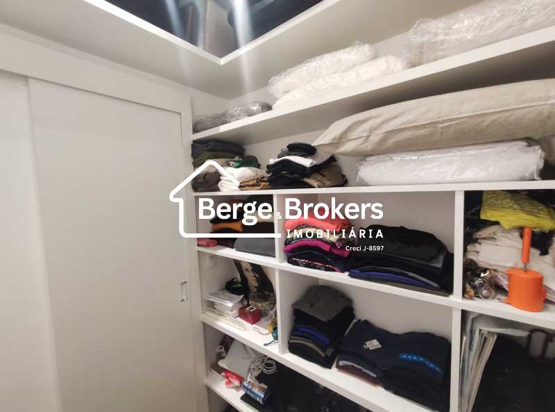 CLOSET - 32