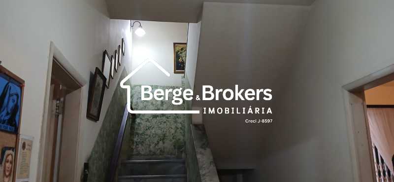 Escada - subida para quartos - 35