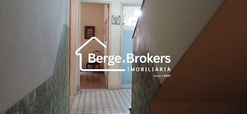 Hall - Escada primieio andar - 30