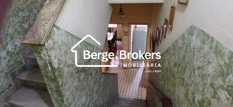 Escada - decorada - época - 37