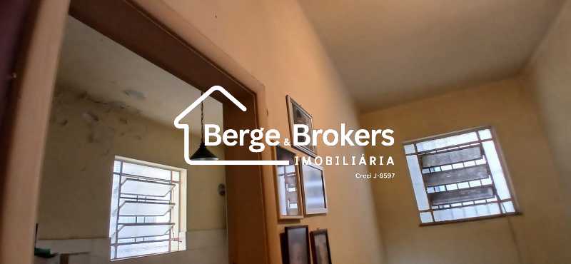 2° Banheiro - Teto e janelas - 43