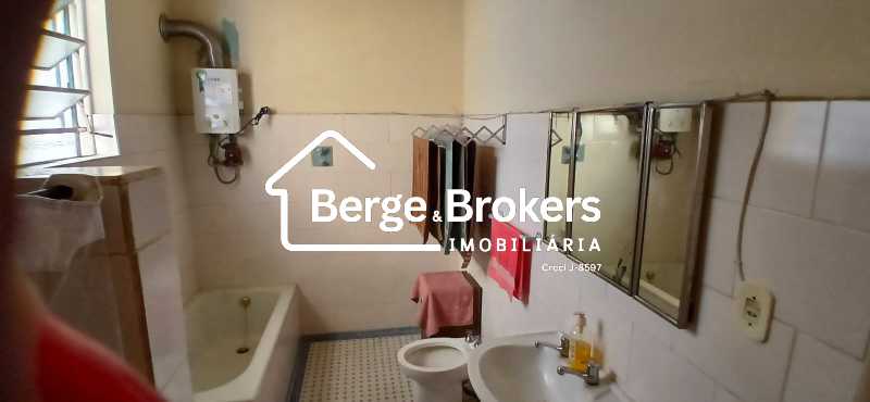 2° Banheiro - vazo, pia - 45