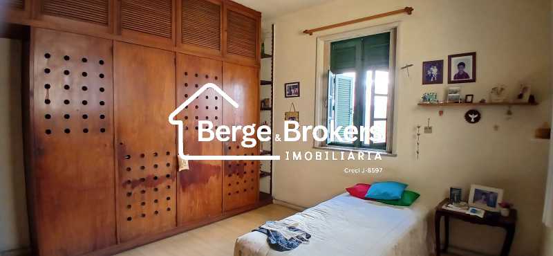 Suíte armário e janela 2 camas - 52