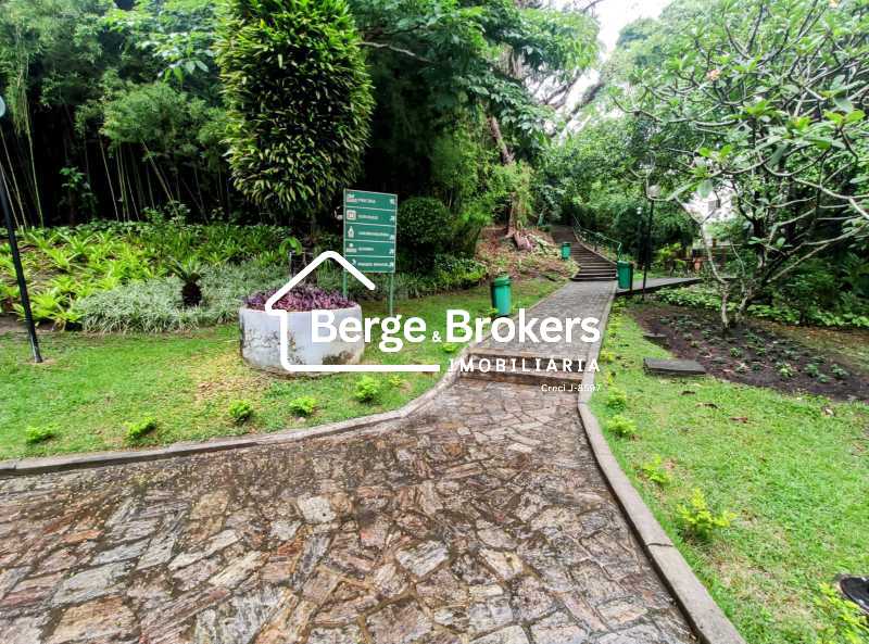 ENTRADA/PISCINA/BOSQUE/QUADRA - 79