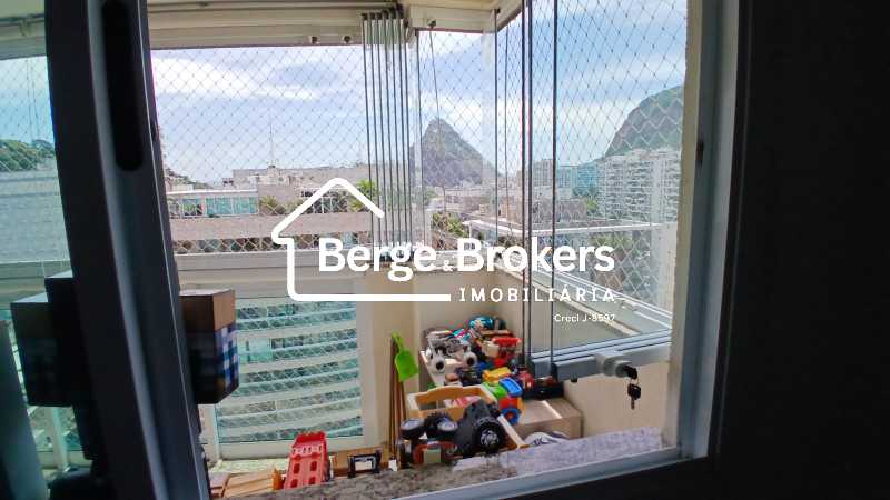 quarto social 1 janela vista P - 15